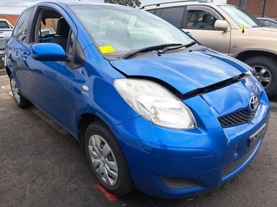 toyota Yaris Mar 2010 RIGHT FRONT DOOR 