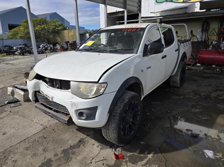 mitsubishi Triton MN GLX Apr 2010 Parts & Wrecking