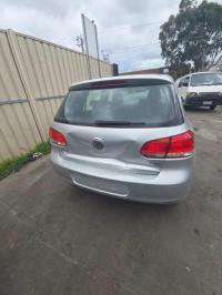 2011 Volkswagen Golf image 3