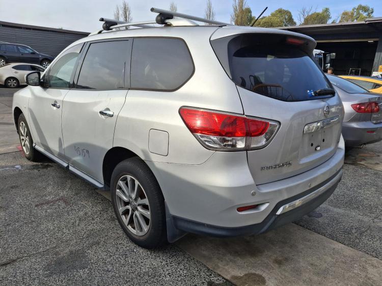 nissan Pathfinder ST FWD Oct 2013 Parts & Wrecking