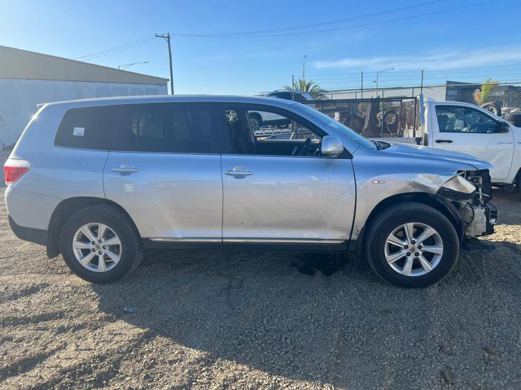 toyota Kluger GSU40 Feb 2013 Parts & Wrecking