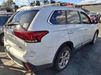 2015 Mitsubishi Outlander ZK image 3