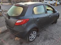 2012 Mazda 2 DE image 3