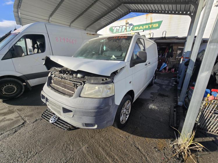 volkswagen Transporter T5 2.5 TDI Jul 2011 Parts & Wrecking