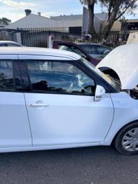 2011 Suzuki Swift image 3