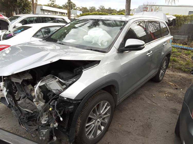 toyota Kluger GRANDE May 2014 Parts & Wrecking