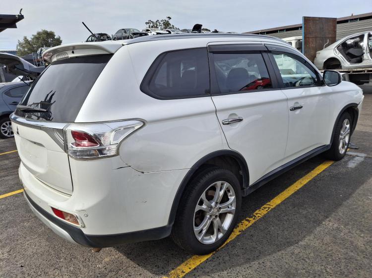 mitsubishi Outlander ZJ Jul 2014 Parts & Wrecking