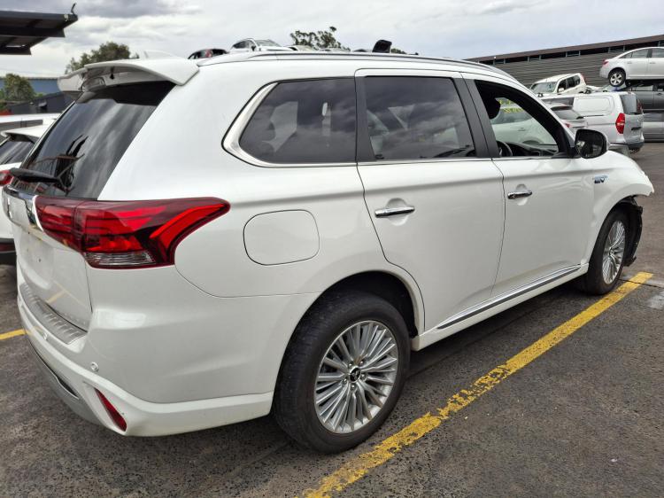 mitsubishi Outlander ZL Aug 2019 Parts & Wrecking