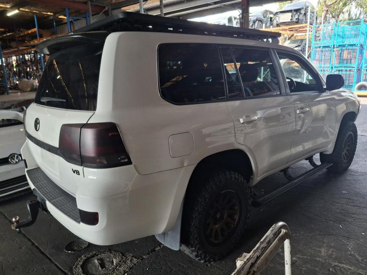 toyota Landcruiser VDJ200R Mar 2018 Parts & Wrecking