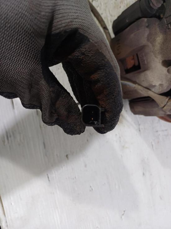 mazda 2 DJ Apr 2016 LEFT FRONT HUB ASSEMBLY 