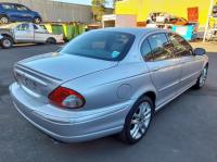2002 Jaguar X Type X400 3.0I AJ-V6 AUTO 5SPD AWD SE image 3