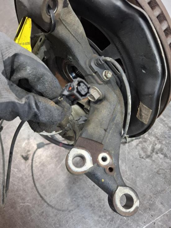 toyota Rav4 ZSA42R Oct 2014 LEFT FRONT HUB ASSEMBLY 