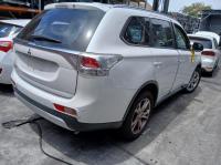 2014 Mitsubishi Outlander ZJ image 3