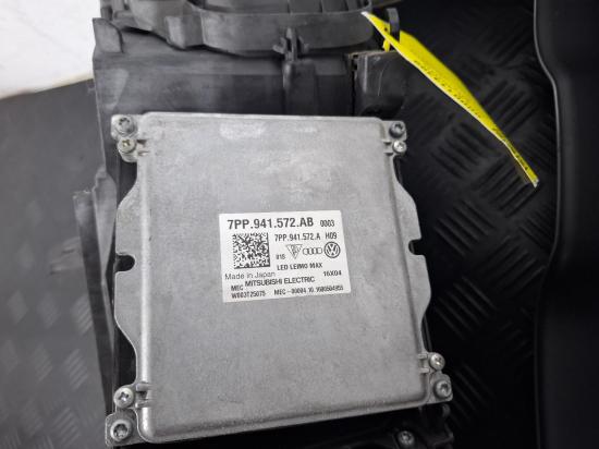 audi Q7 4M Dec 2017 LEFT HEADLAMP 