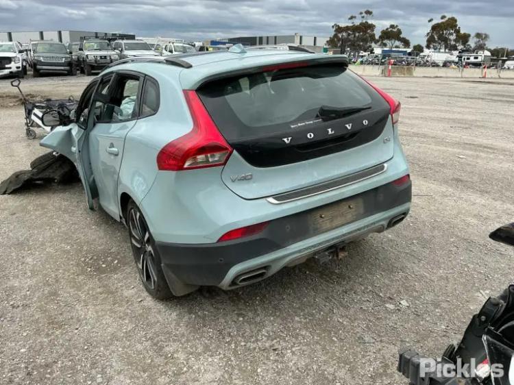 volvo V40 Cross Country 2017 Parts & Wrecking