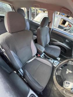 2011 Mitsubishi Outlander ZH image 3