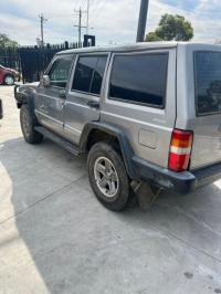 2000 Jeep Cherokee Classic Wagon XJ image 3