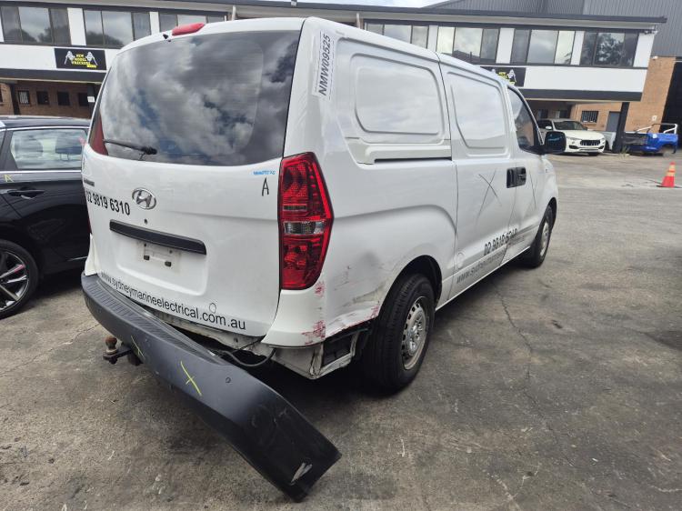 hyundai Iload ILOAD 2.5DT D4CB PLASTIC INTAKE 5 SPEED AUTO RWD Dec 2014 Parts & Wrecking