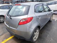 2011 Mazda 2 DE image 3