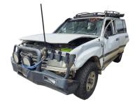 2003 Toyota Land Cruiser UZJ100R GXL image 3