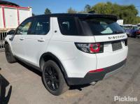 2017 Land Rover Discovery image 3