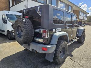 2008 Jeep Wrangler 3.8L EGT MAN 6SPD AWD UNLIMITED SPORT image 3