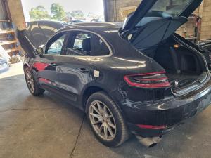 2016 Porsche Macan S DIESEL 95B image 3