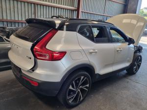 2020 Volvo Xc40 T5 R-DESIGN image 3