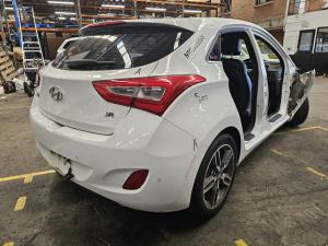 2016 Hyundai I30 GD 2.0L G4NC AUTO 6SPD FWD SR PREMIUM image 3