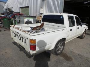 1993 Toyota Hilux 22R image 3