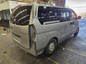 2011 Hyundai Iload 2.5DT D4CB (ALLOY INLET TYPE) AUTO 5SPD RWD image 3