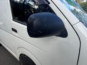 2011 Toyota Hiace image 3