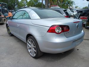 2010 Volkswagen Eos 1F image 3