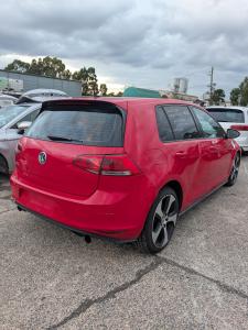 2015 Volkswagen Golf GTI image 3