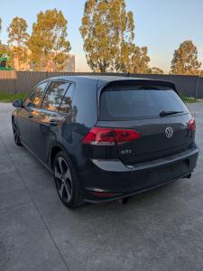 2016 Volkswagen Golf GTI image 3
