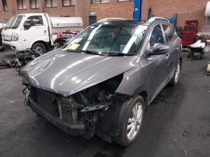 2012 Hyundai Ix35 2.0DT D4HA  AUTO 6SPD AWD HIGHLANDER SERIES II image 3