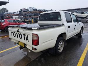 2002 Toyota Hilux image 3