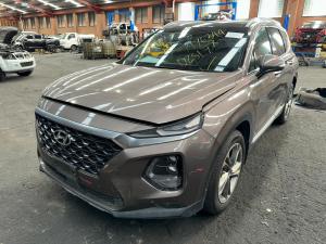 2019 Hyundai Santa Fe 2.2DT D4HB AUTO 8SPD AWD HIGHLANDER TM image 3