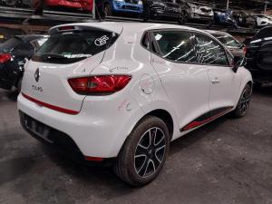 2014 Renault Clio 1.2T H5F403 DCT 6SPD FWD B98 EXPRESSION image 3