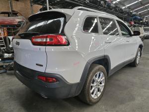 2014 Jeep Cherokee 3.2L EHB AUTO V6 9SPD AWD LONGITUDE KL image 3