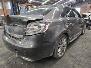 2011 Suzuki Kizashi 2.4L J24B CVT AWD SPORT FR image 3