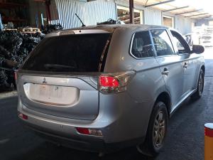 2013 Mitsubishi Outlander ZJ image 3