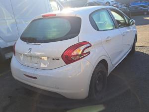 2013 Peugeot 208 image 3