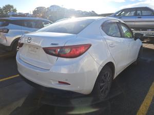 2017 Mazda 2 DL image 3