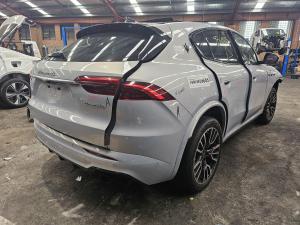 2023 Maserati Grecale 2.0T MHEV 330HP M1820 MILD HYBRID EV AUTO 8SPD AWD image 3