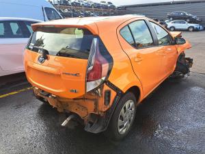 2015 Toyota Prius NHP10R image 3