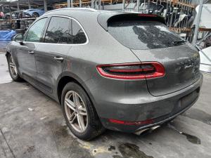 2016 Porsche Macan 95B image 3