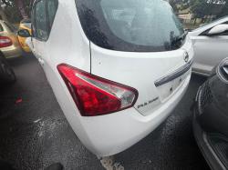 2015 Nissan Pulsar image 3