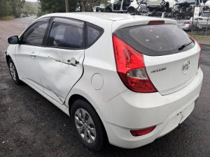 2015 Hyundai Accent image 3