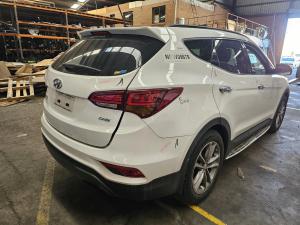 2016 Hyundai Santa Fe 2.2DT D4HB AUTO 6SPD 4WD HIGHLANDER image 3